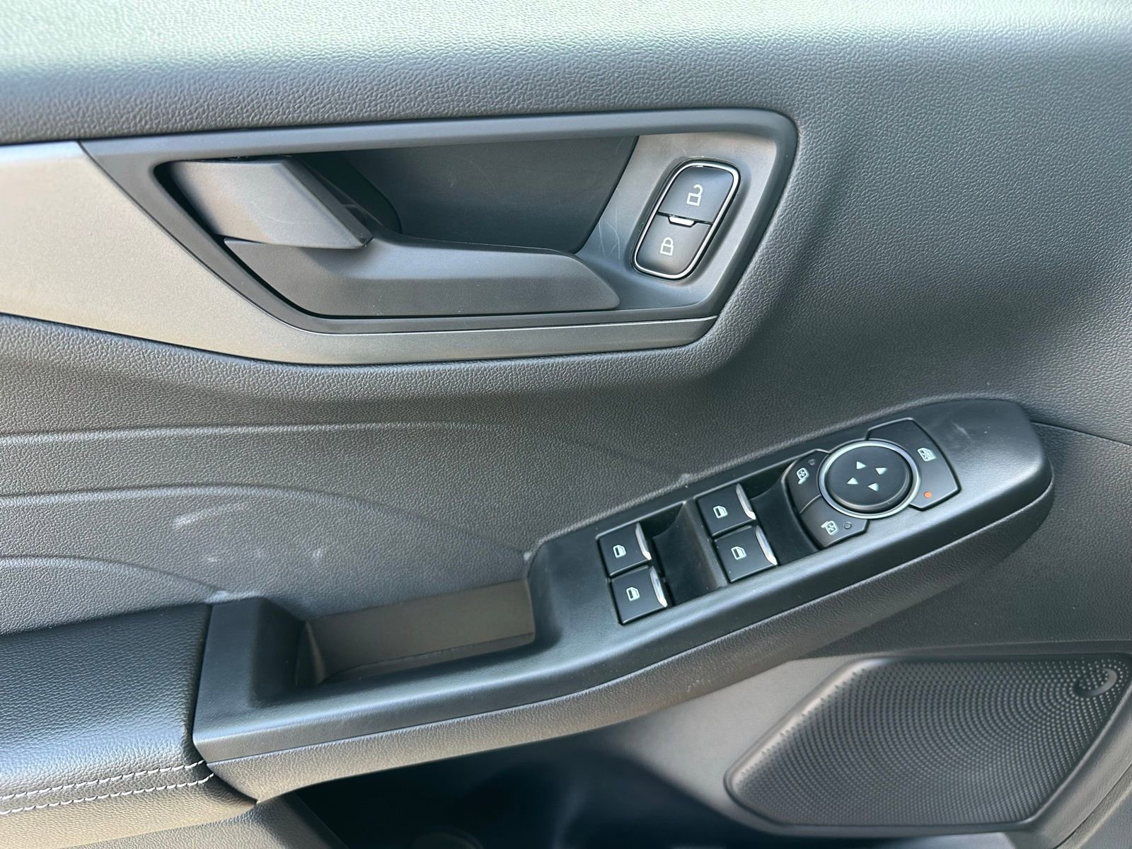 Used 2025 Ford Escape ST-Line image 7