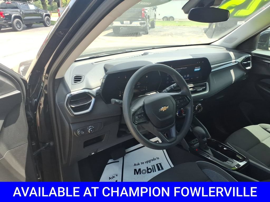 Used 2025 Chevrolet TrailBlazer LT AWD/4WD image 13