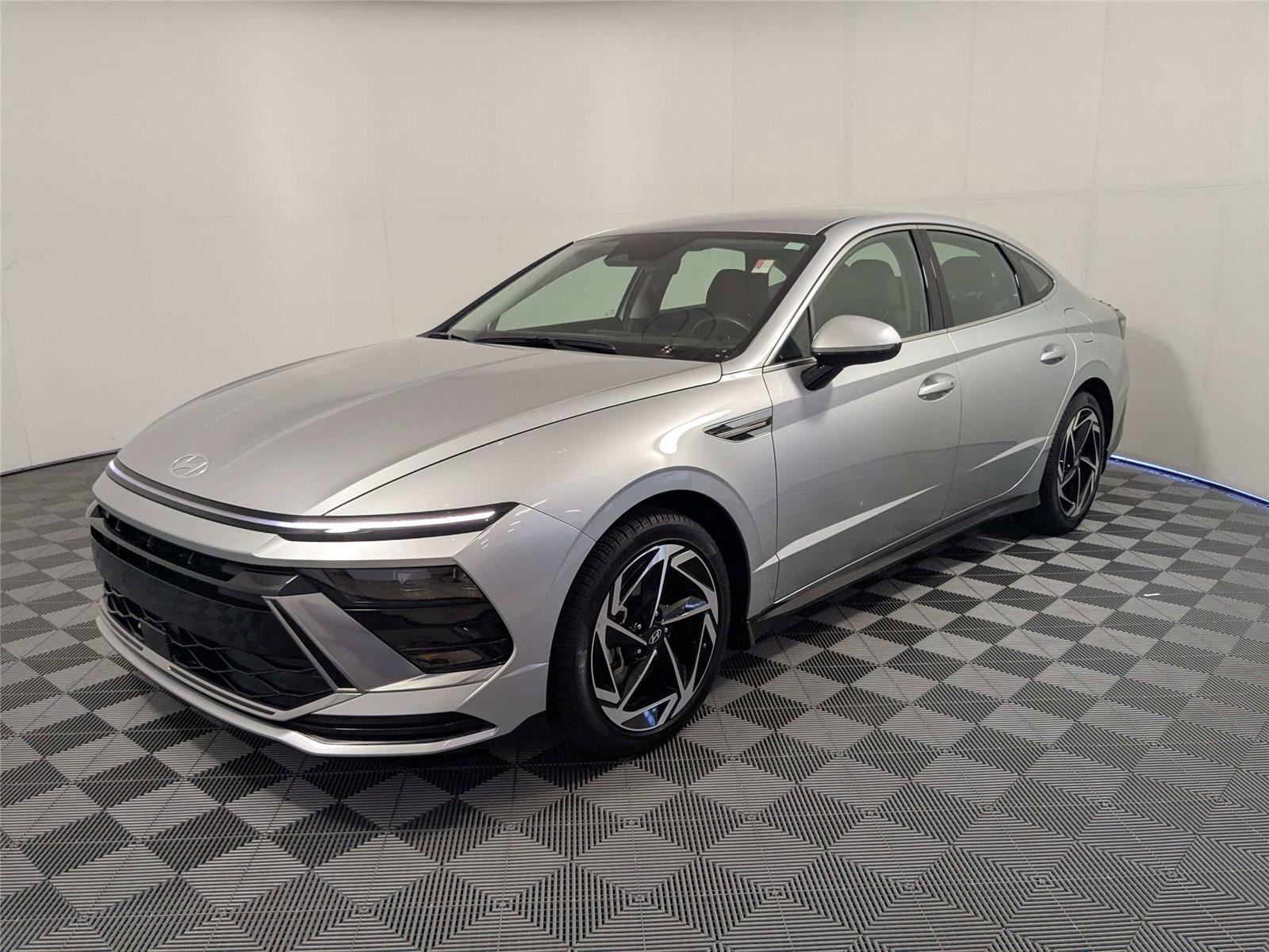 Used 2026 Hyundai Sonata SEL FWD image 2