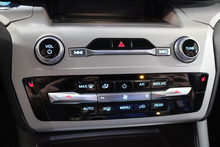 Used 2023 Ford Explorer XLT image 30