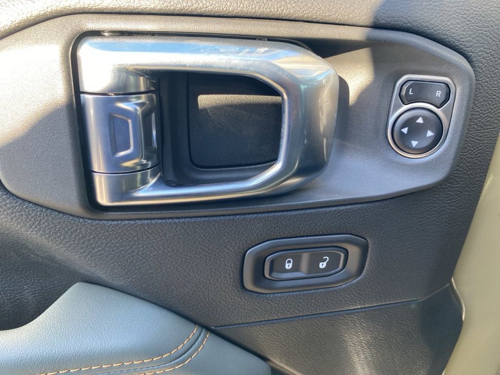 New 2025 Jeep Gladiator Mojave image 25