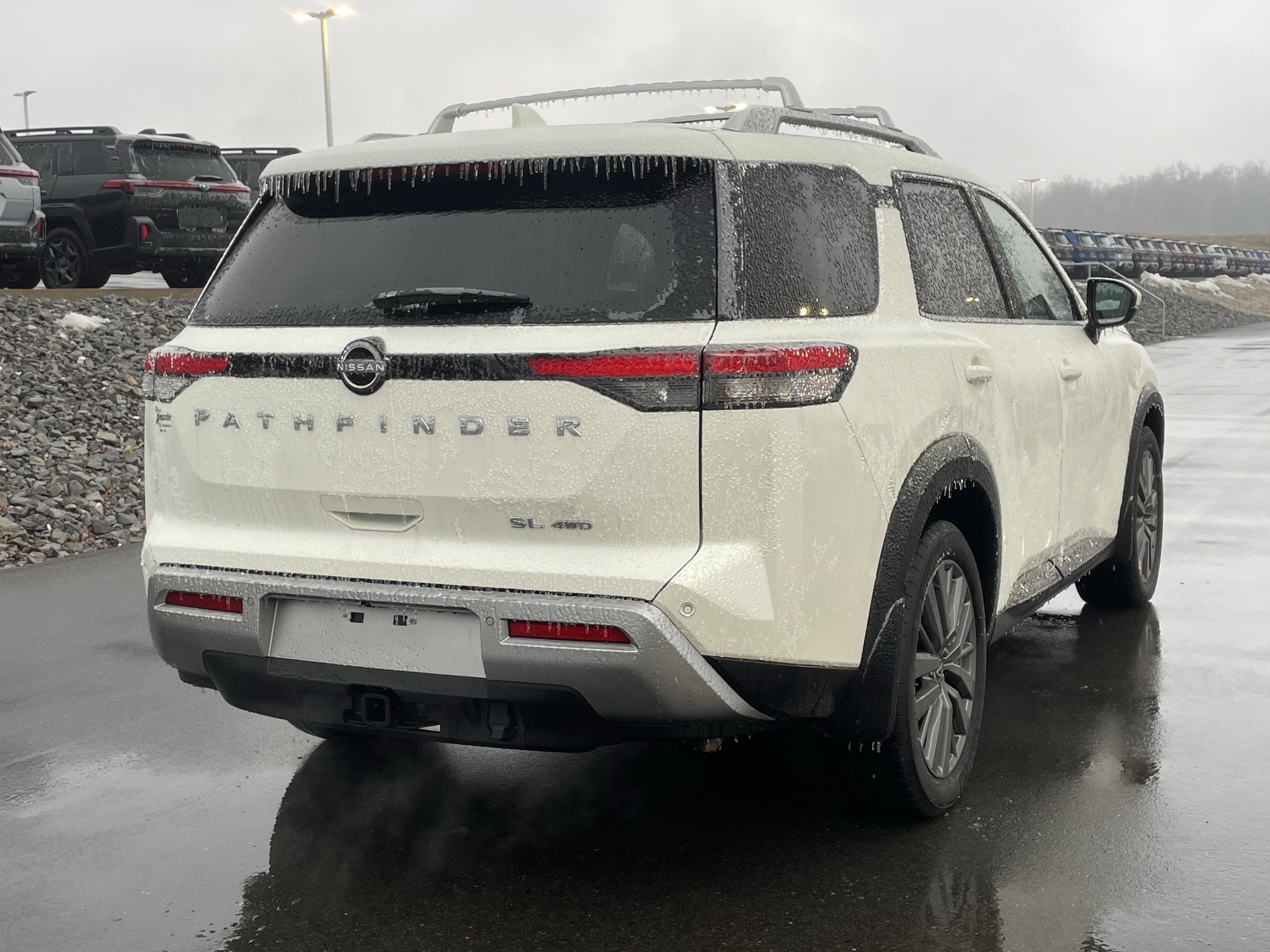 Used 2024 Nissan Pathfinder SL w/ SL Premium Package video 3