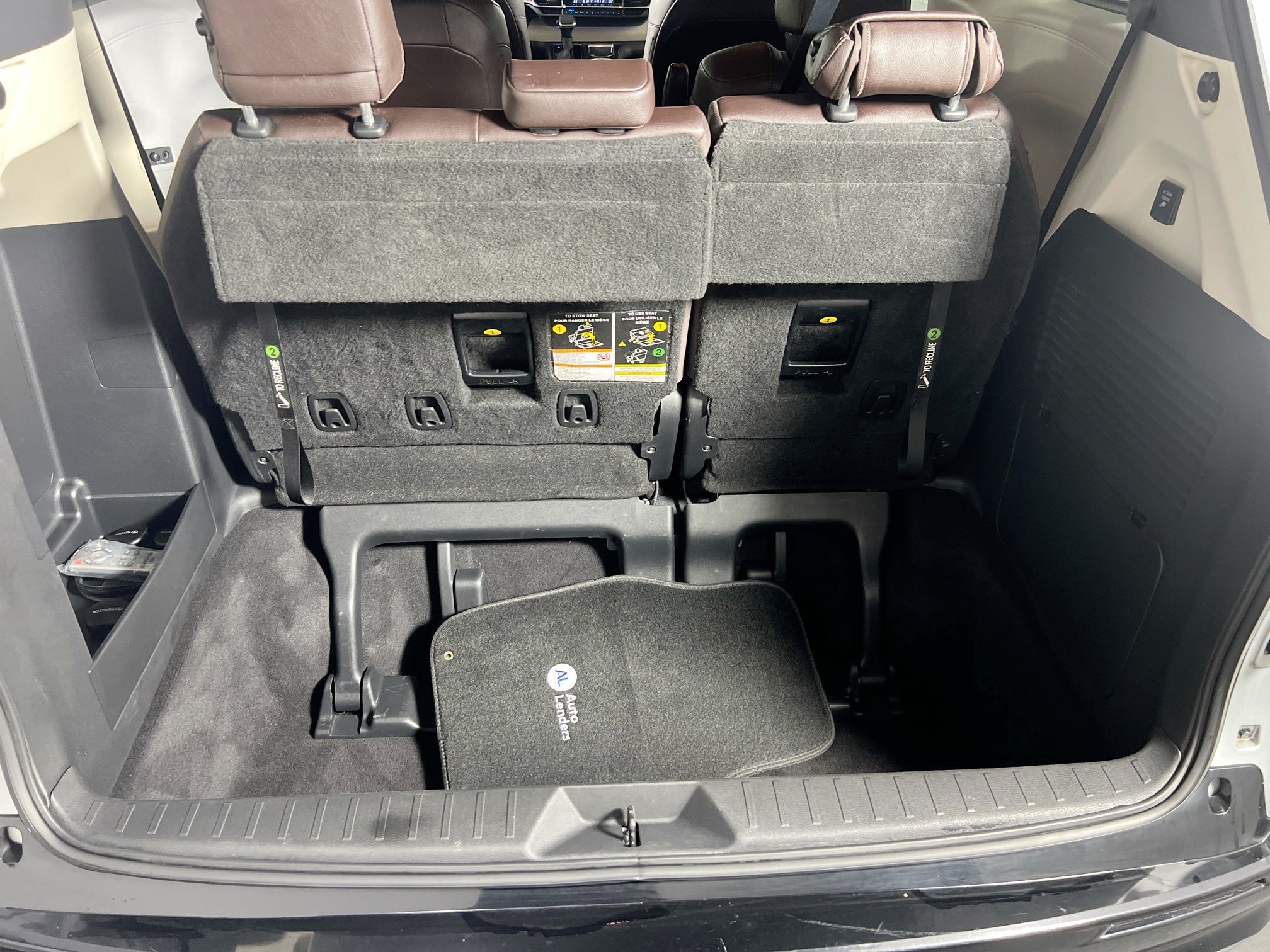 Used 2021 Toyota Sienna Platinum AWD/4WD image 28