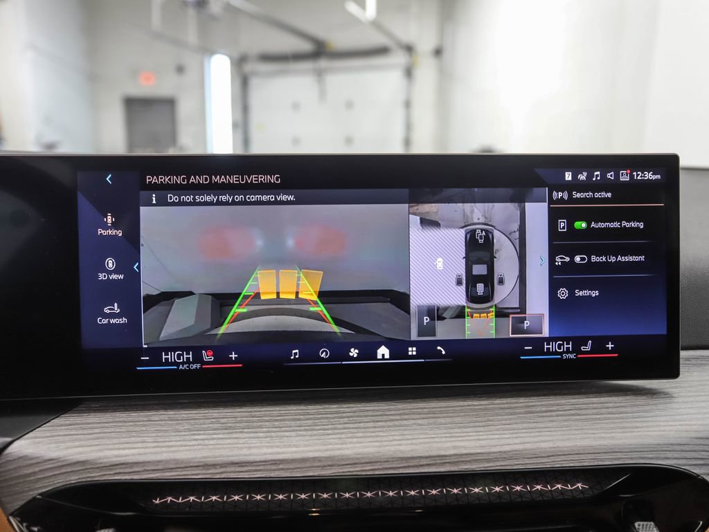 New 2026 BMW 330i xDrive Sedan w/ Convenience Package image 18