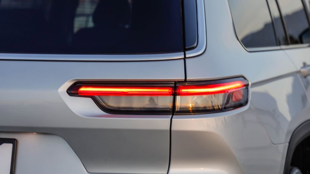 Used 2023 Jeep Grand Cherokee L Laredo image 10