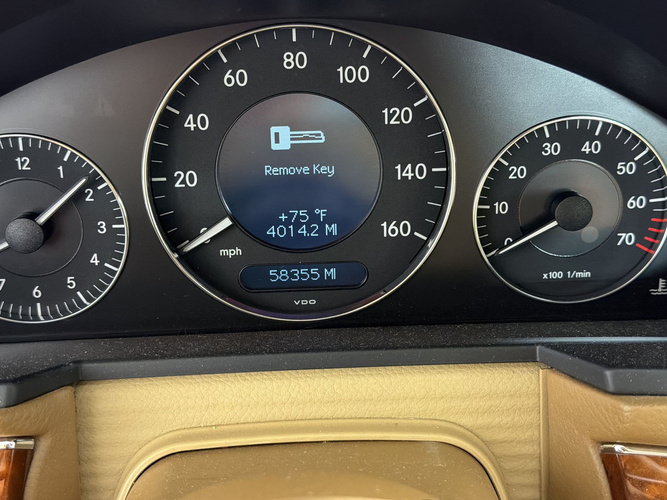 Used 2009 Mercedes-Benz E 350 4MATIC Sedan image 20