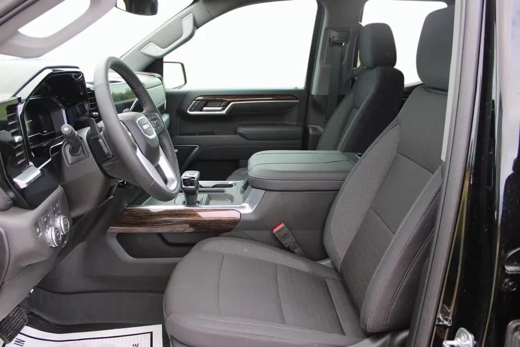 New 2025 GMC Sierra 1500 Elevation image 9