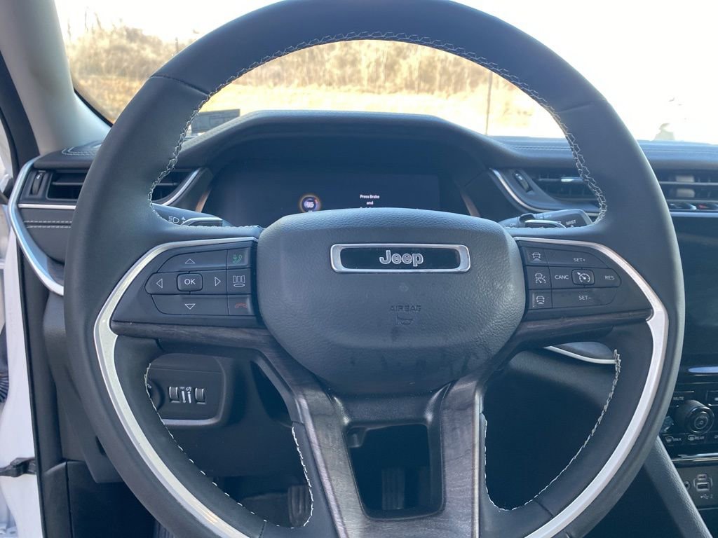 Used 2023 Jeep Grand Cherokee Limited w/ Black Appearance Package image 23