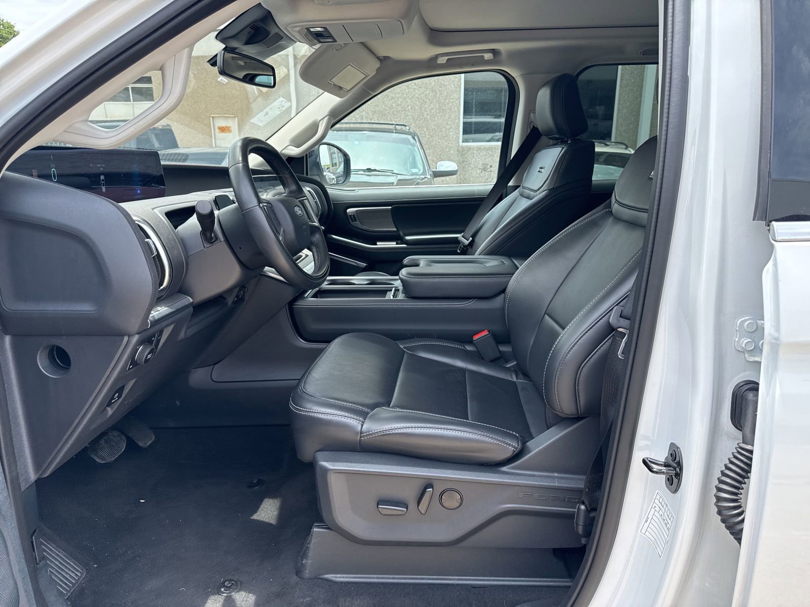 Used 2025 Ford Expedition Max Platinum AWD/4WD image 12