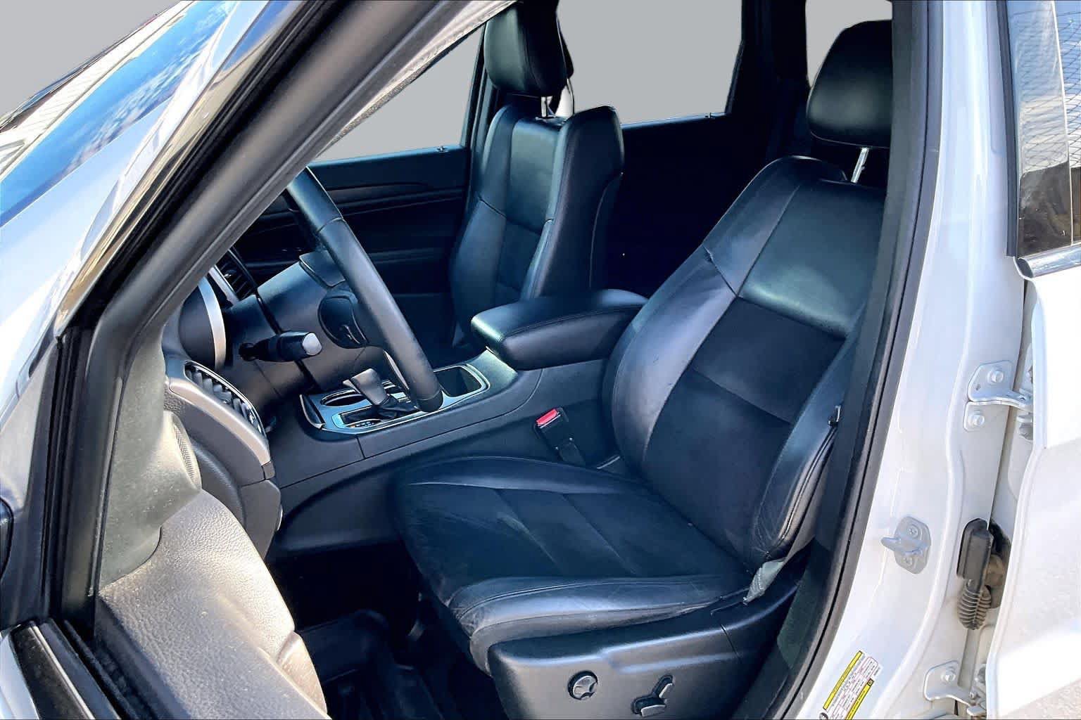 Used 2018 Jeep Grand Cherokee Altitude RWD image 10