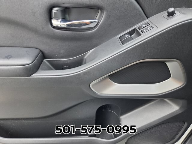 Used 2025 Nissan Frontier SV RWD image 30