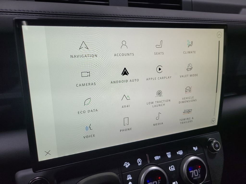 New 2026 Land Rover Defender 130 X-Dynamic SE image 32