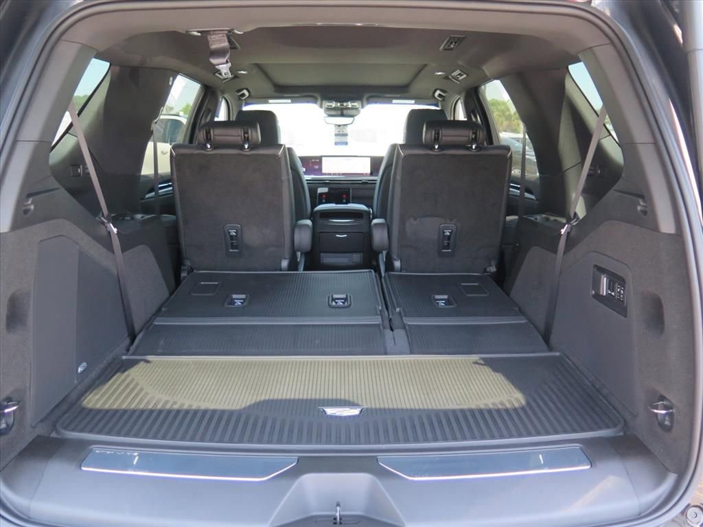 New 2026 Cadillac Escalade Luxury w/ Touring Package AWD/4WD image 25