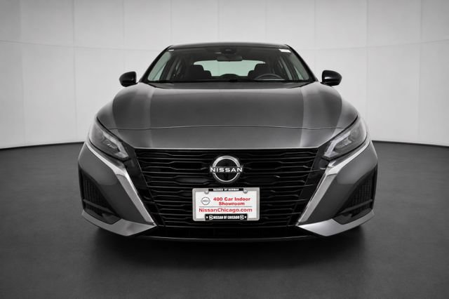 Used 2025 Nissan Altima 2.5 SV FWD image 2