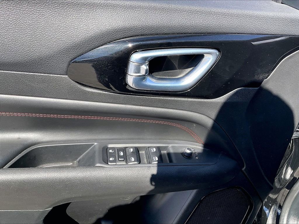 Used 2025 Jeep Compass Trailhawk image 36