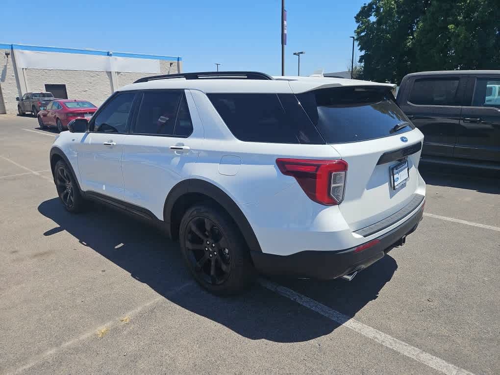 Used 2023 Ford Explorer ST-Line w/ Class IV Trailer Tow Package RWD image 5