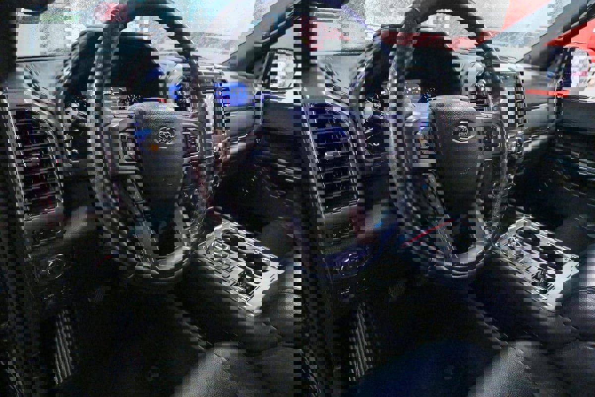 Used 2019 Ford Expedition XLT w/ Equipment Group 202A RWD image 12