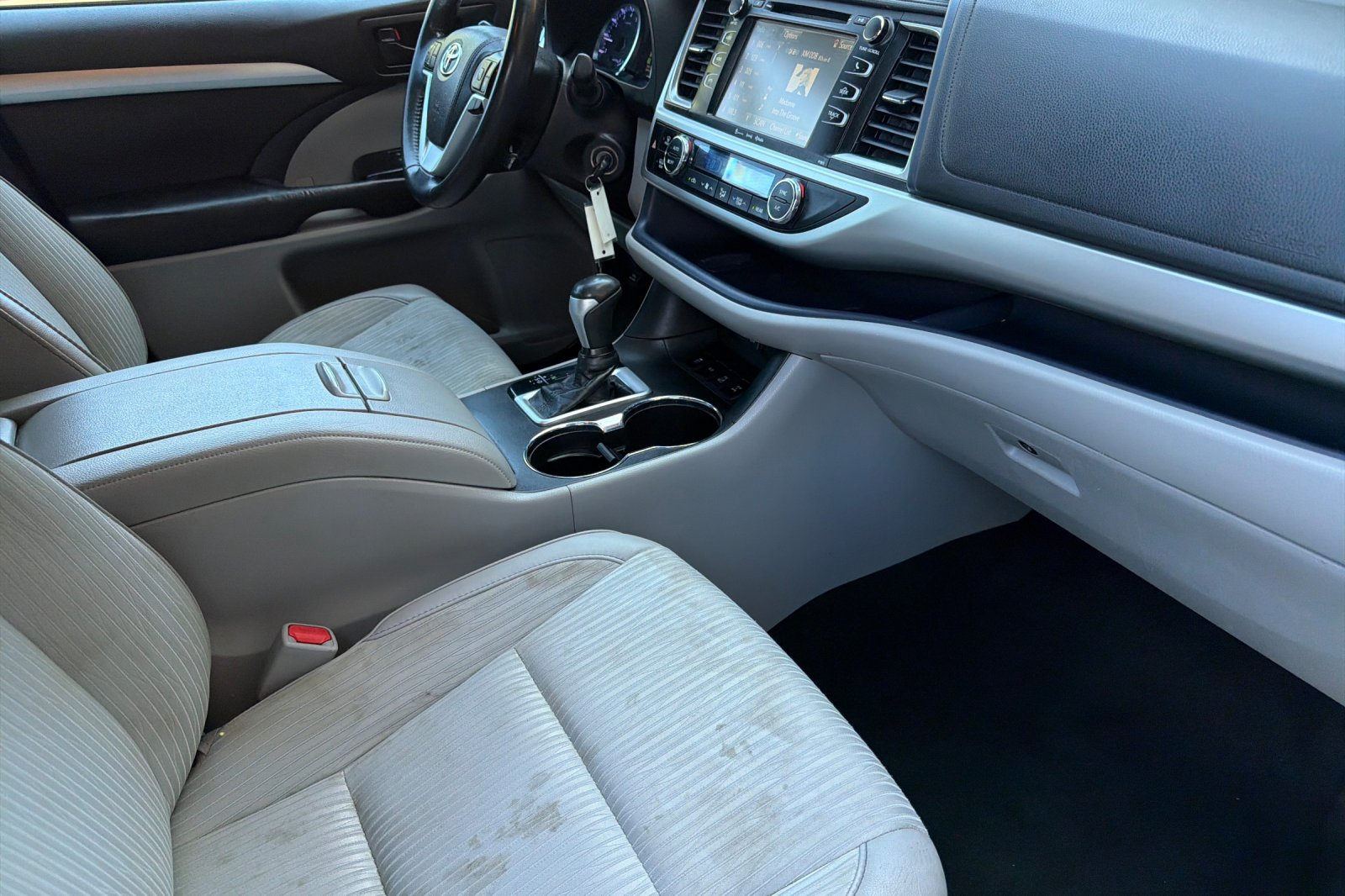Used 2019 Toyota Highlander Plus AWD/4WD image 18