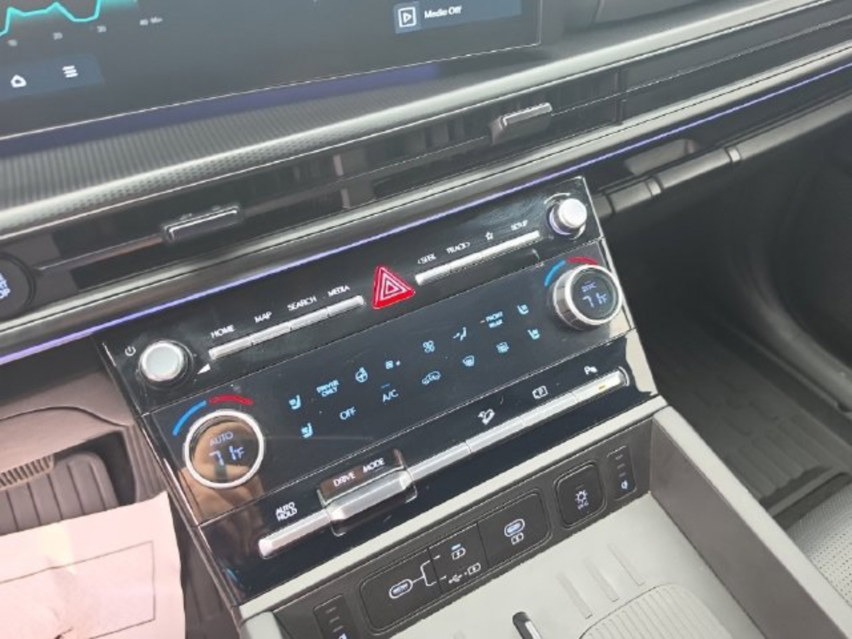 Used 2025 Hyundai Santa Fe Calligraphy FWD image 17