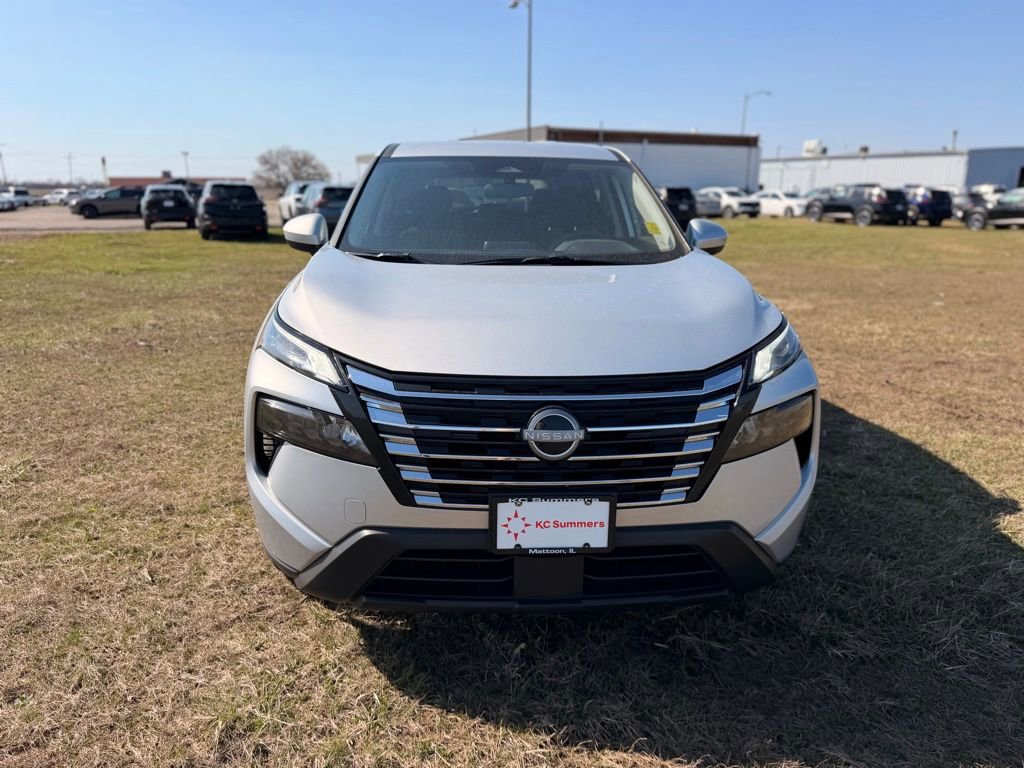 Certified 2025 Nissan Rogue SV image 2