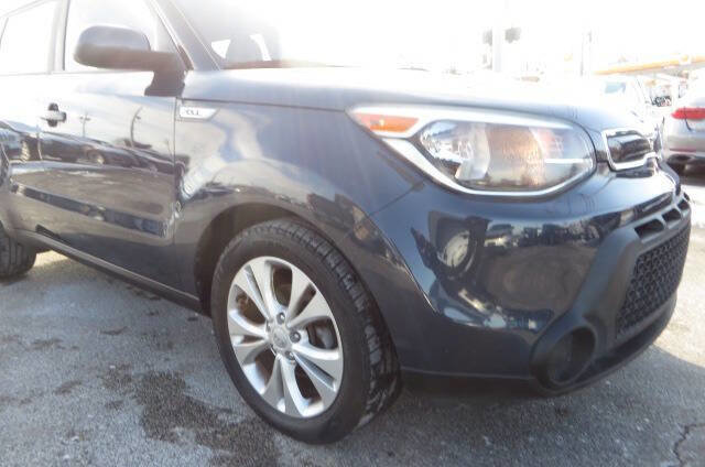Used 2015 Kia Soul + FWD image 19