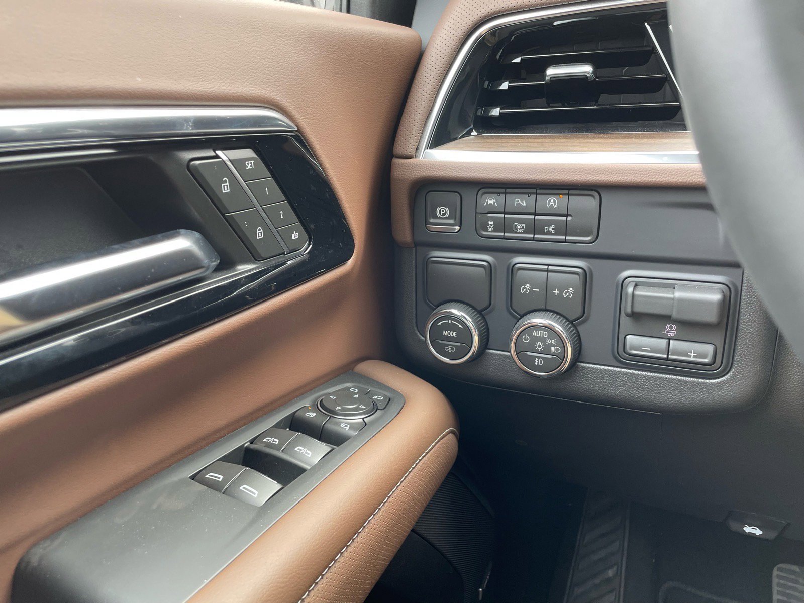 Used 2026 Chevrolet Tahoe High Country image 9