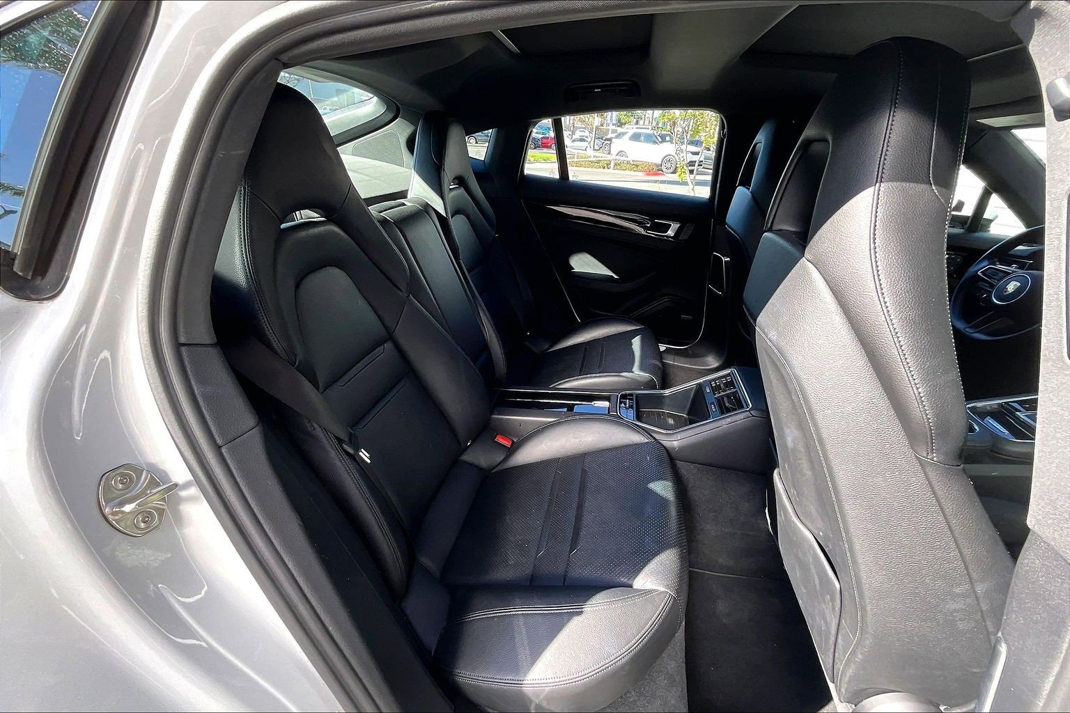 Used 2022 Porsche Panamera image 27