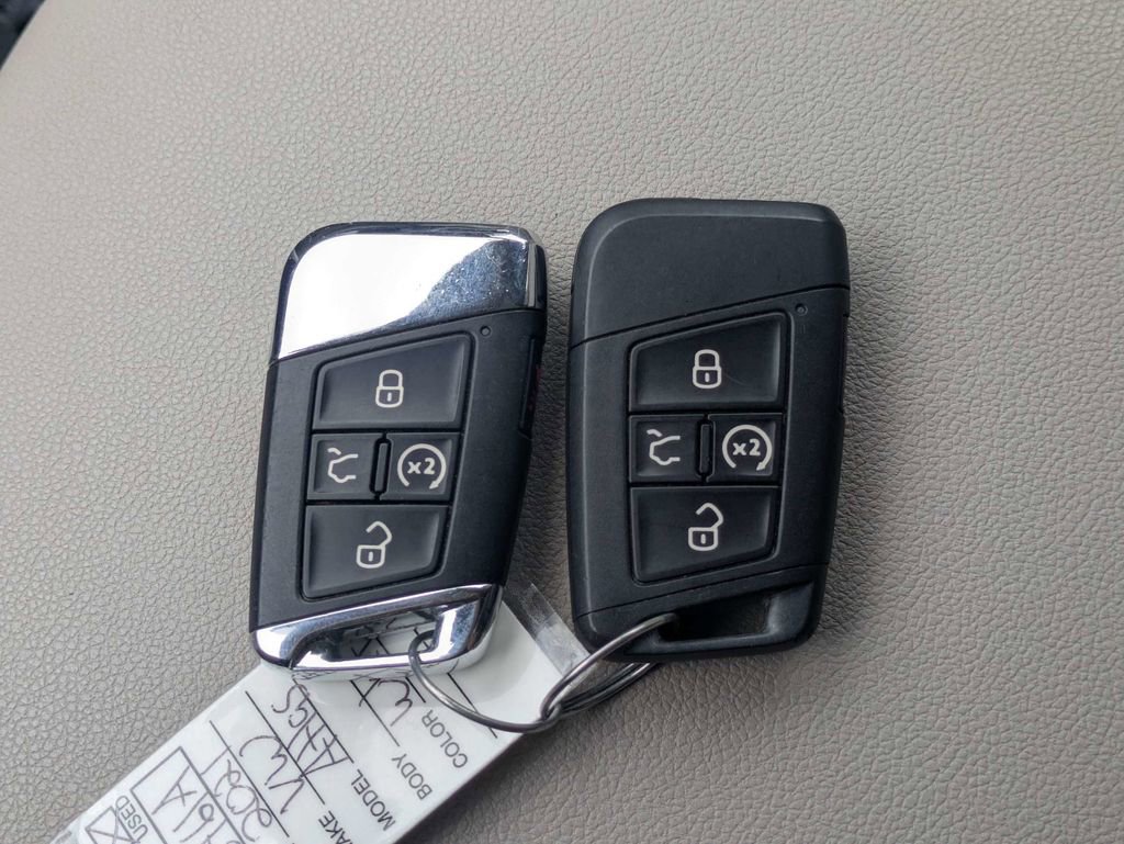 Used 2021 Volkswagen Atlas SEL FWD image 32