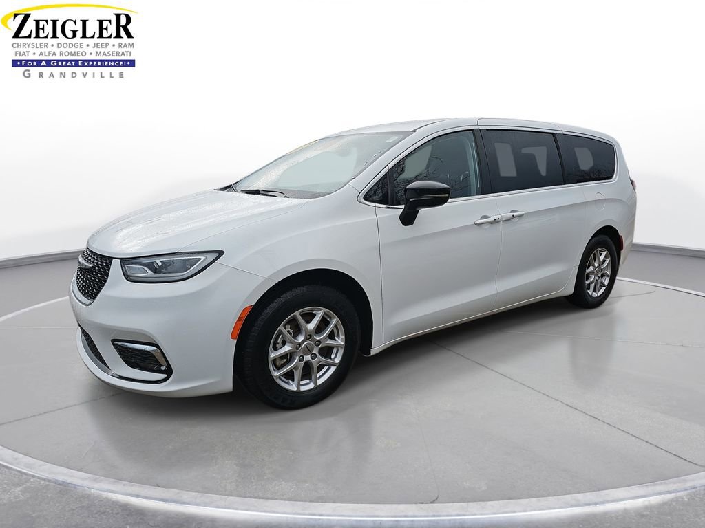 Used 2024 Chrysler Pacifica Touring-L image 1
