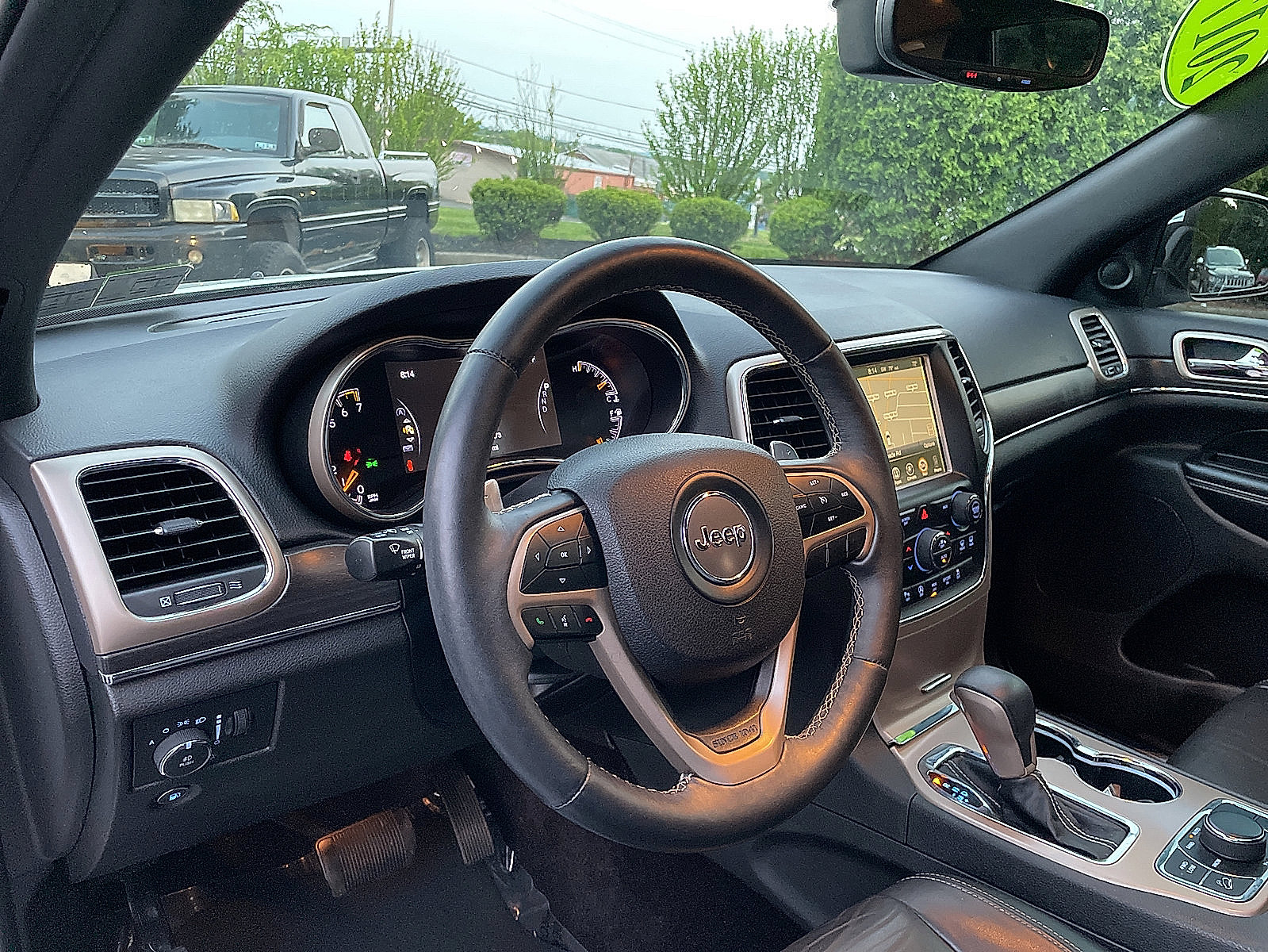 Used 2017 Jeep Grand Cherokee Limited image 32