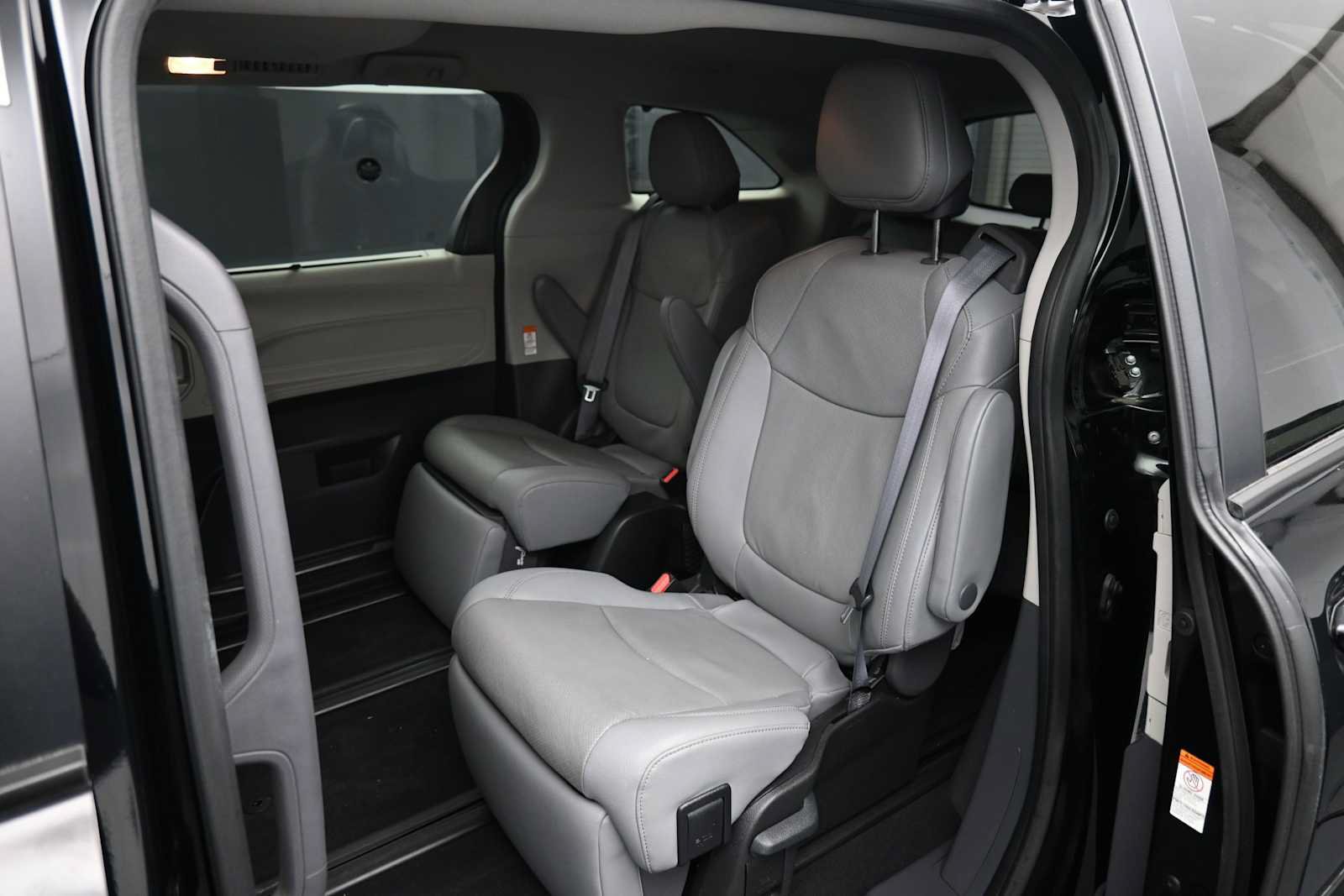 Used 2024 Toyota Sienna Limited AWD/4WD image 22
