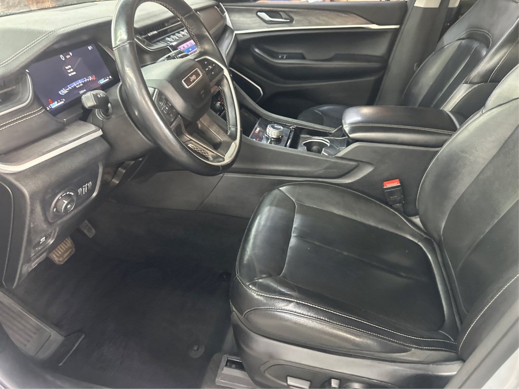 Used 2022 Jeep Grand Cherokee L Limited AWD/4WD image 11