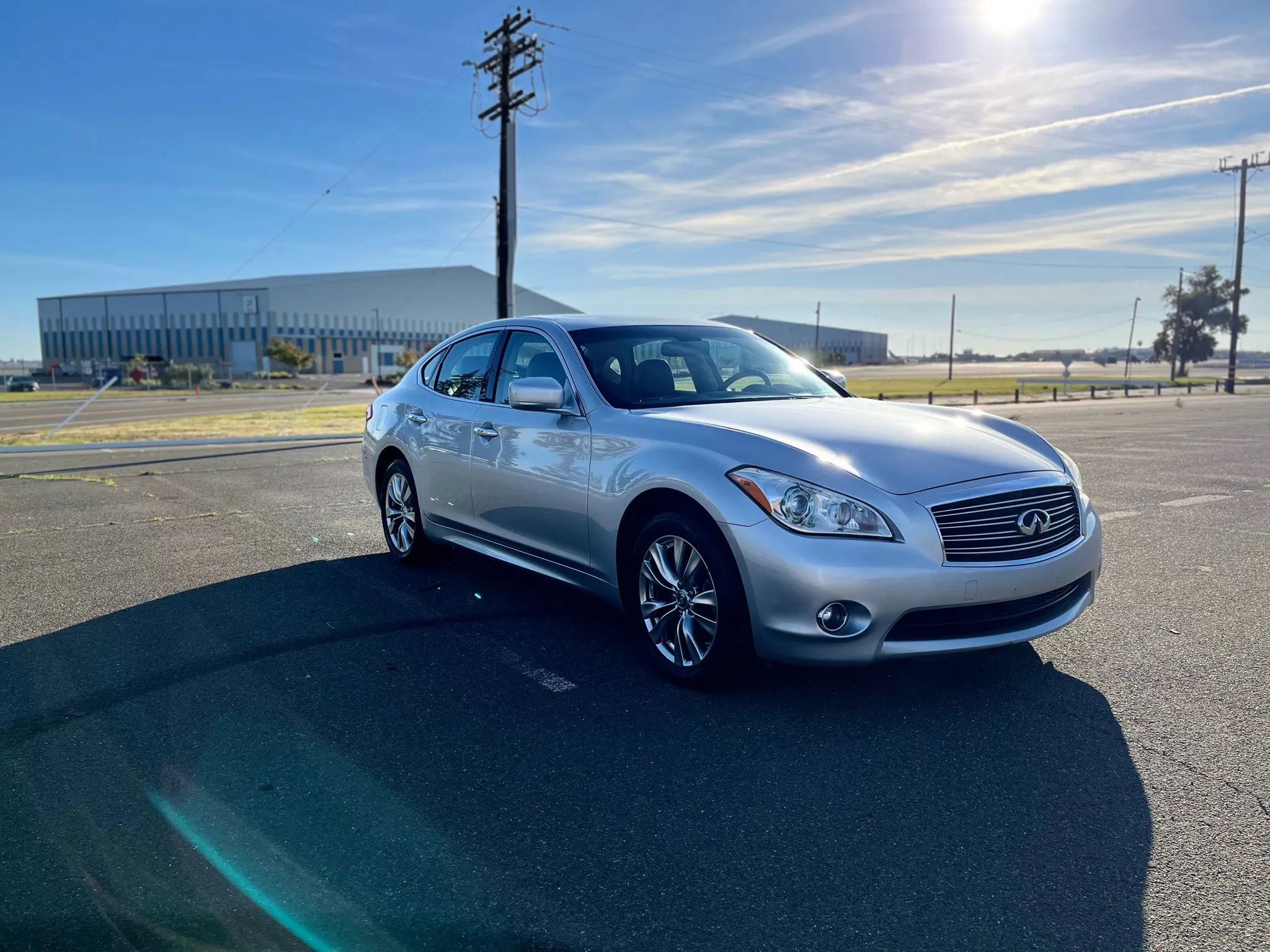 Used 2012 INFINITI M37 x w/ Deluxe Touring Pkg image 3