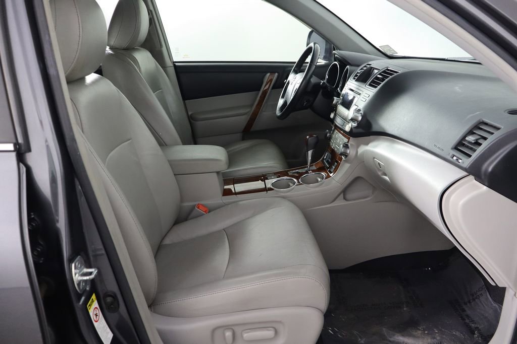 Used 2012 Toyota Highlander Limited w/ Tow Pkg image 20