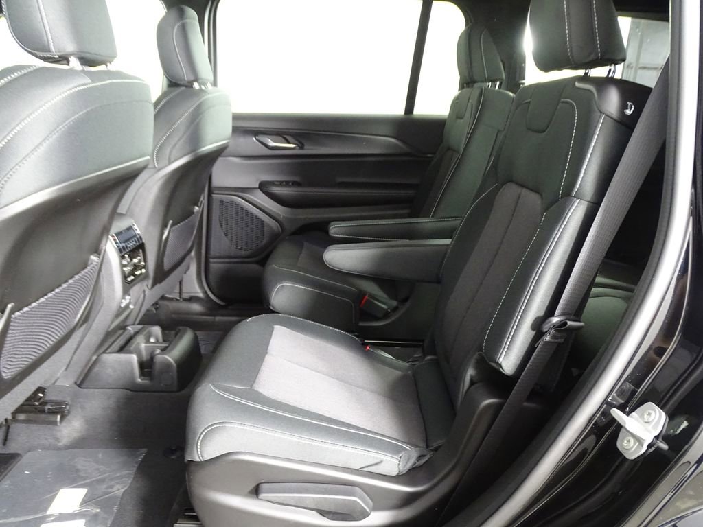 New 2025 Jeep Grand Cherokee L Laredo w/ Luxury Tech Group I image 11