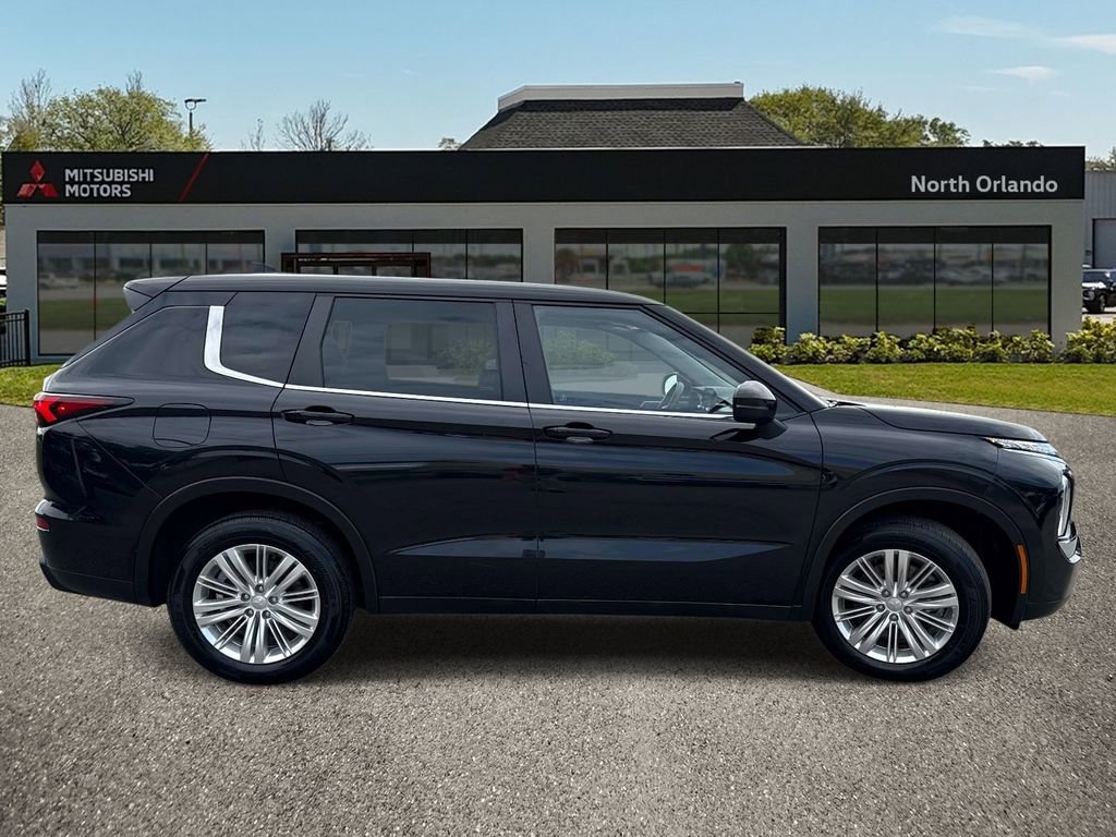 Used 2023 Mitsubishi Outlander ES FWD image 6