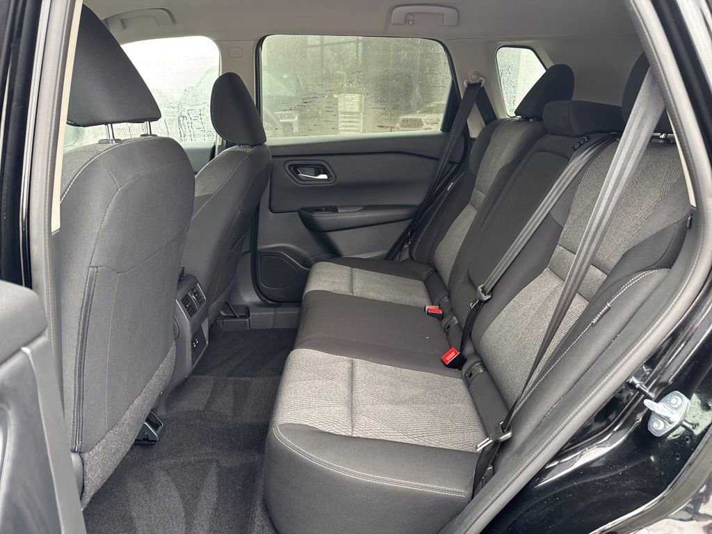 Used 2025 Nissan Rogue SV image 15