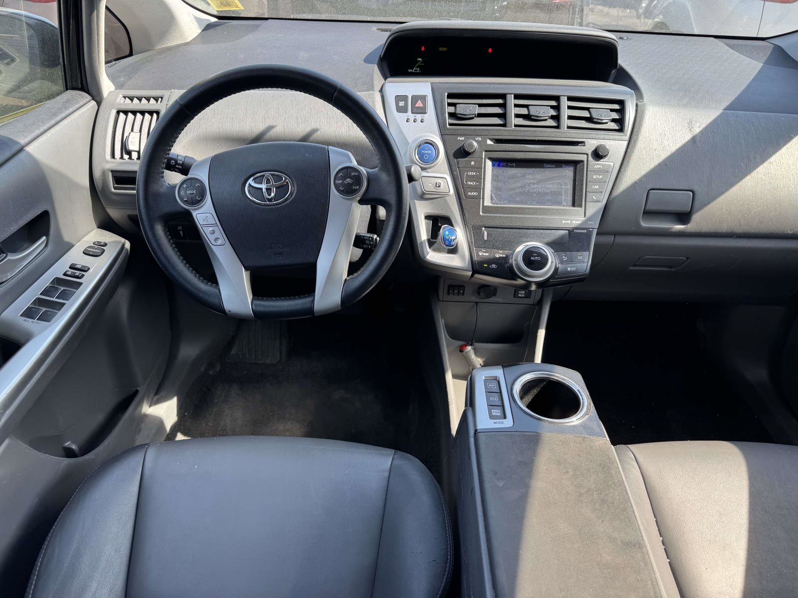 Used 2014 Toyota Prius V Five FWD image 11