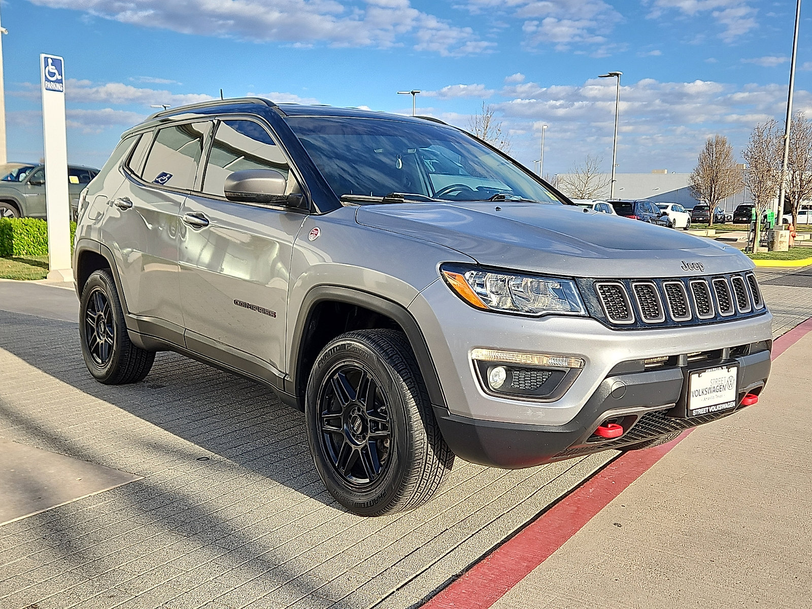 Used 2019 Jeep Compass Trailhawk image 4