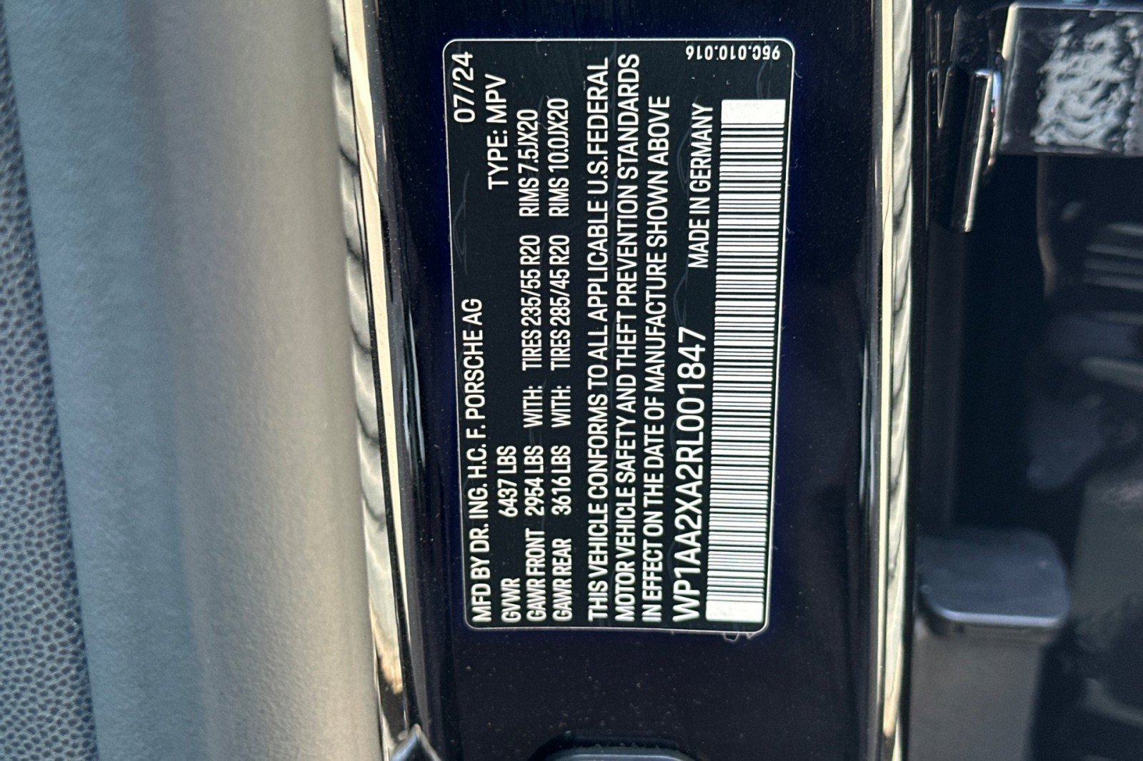 Certified 2024 Porsche Macan 4 Electric AWD/4WD image 29