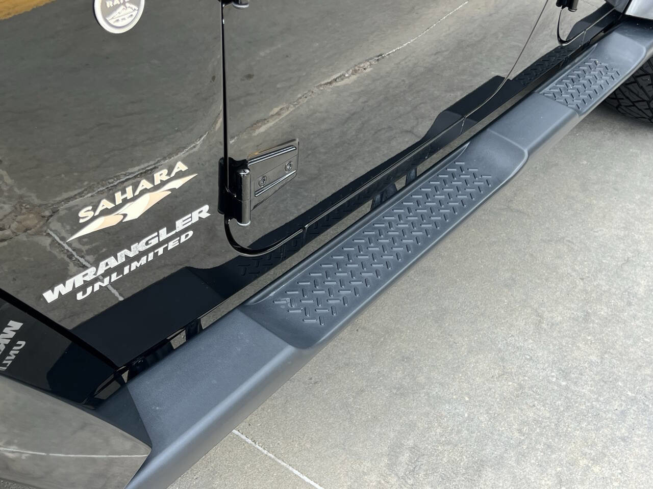 Used 2015 Jeep Wrangler Unlimited Sahara w/ Connectivity Group image 12