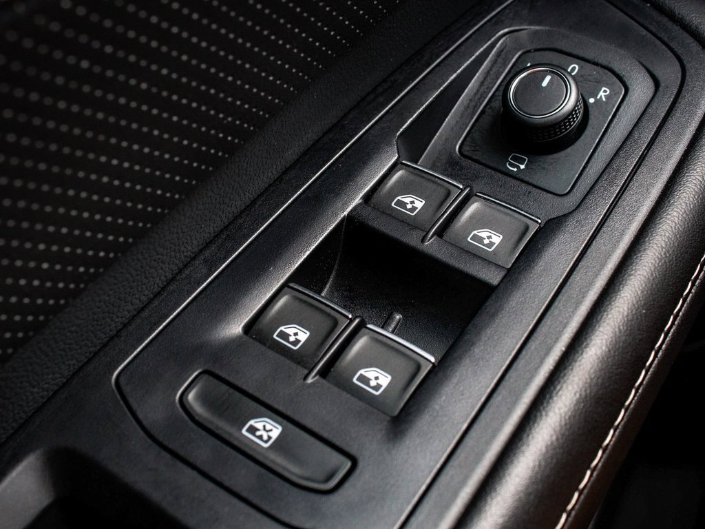 Used 2025 Volkswagen Atlas Cross Sport SEL Premium R-Line image 10