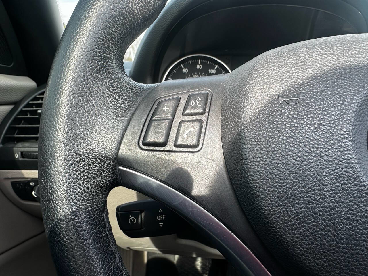 Used 2010 BMW 135i Convertible image 24