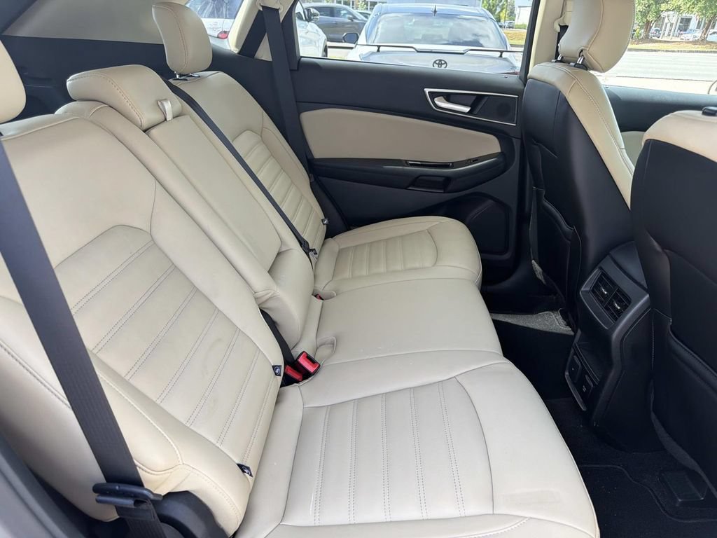 Used 2019 Ford Edge SEL w/ Equipment Group 201A FWD image 9