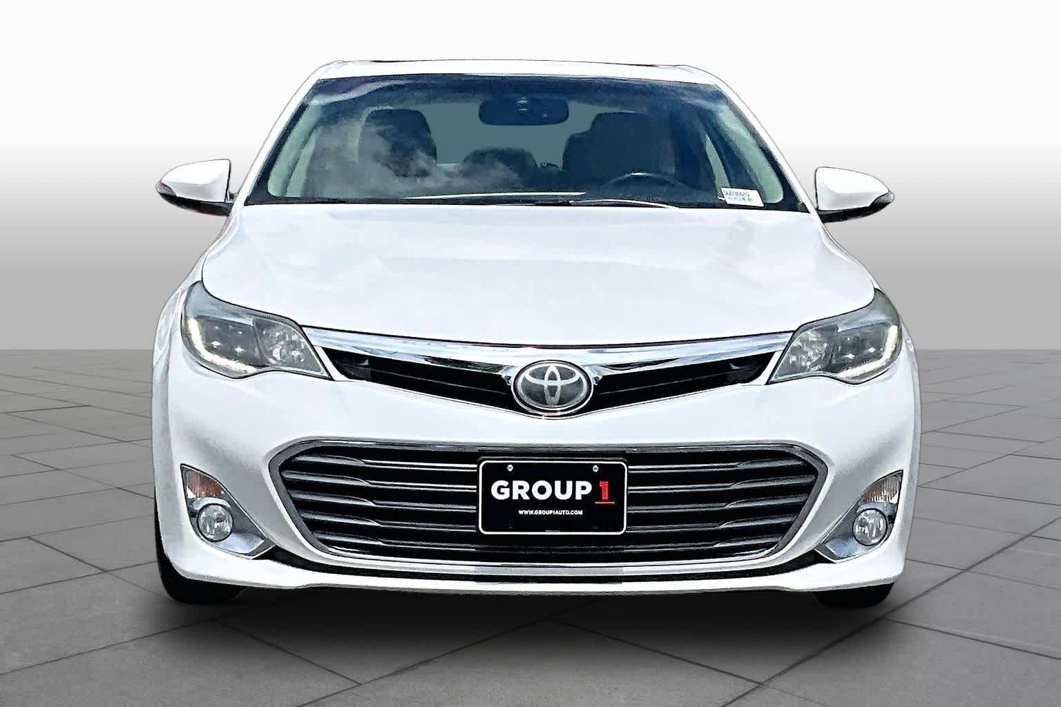 Used 2013 Toyota Avalon Limited w/ Technology Pkg FWD image 4