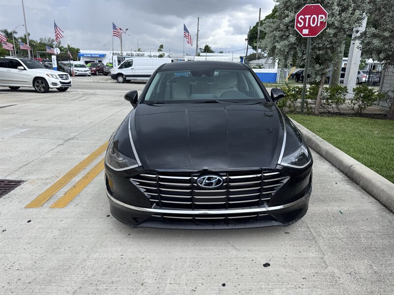 Used 2023 Hyundai Sonata SE FWD image 2