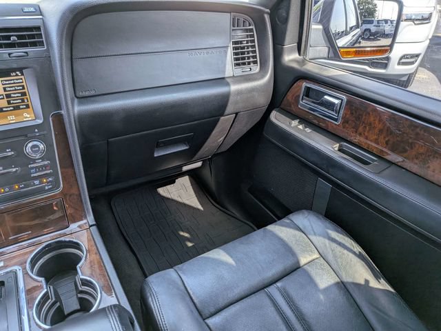 Used 2016 Lincoln Navigator Select RWD image 17