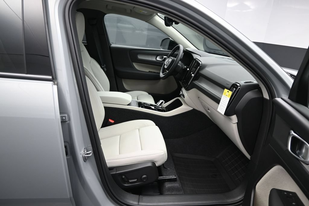 New 2026 Volvo XC40 B5 Plus w/ Protection Package Premier AWD/4WD image 20