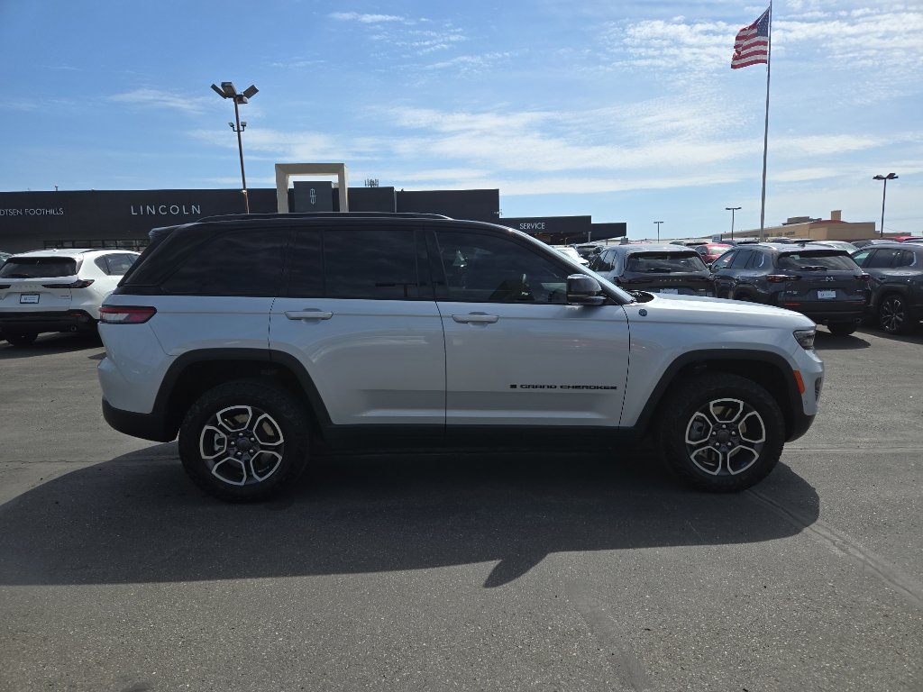 Used 2022 Jeep Grand Cherokee Trailhawk w/ Advanced Protech Group II AWD/4WD image 9