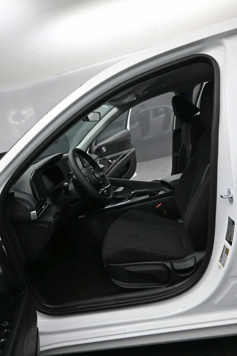 New 2026 Hyundai Elantra SE FWD image 17